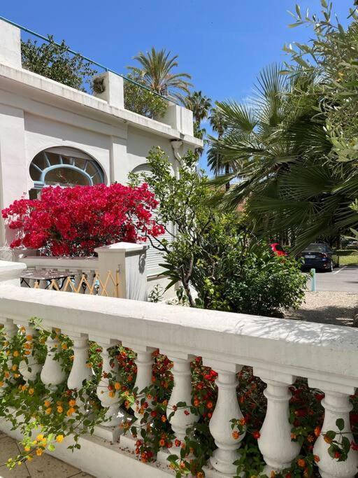 Beautiful Garden Apartment Steps From The Beach Menton Exteriör bild